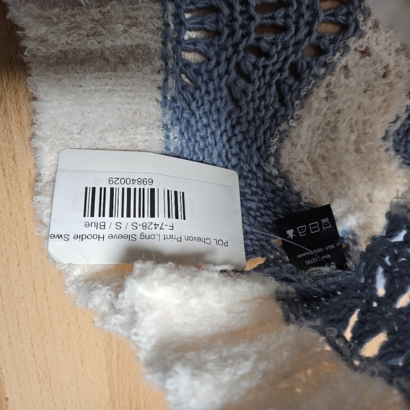 POL Chevron Knit Hoodie Sweater Cream and Blue Small Oversized - Picture 8 of 8
